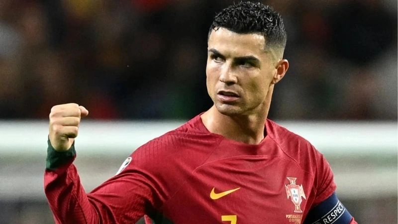 Cristiano Ronaldo nằm trong Top cầu thủ bóng đá giàu nhất thế giới